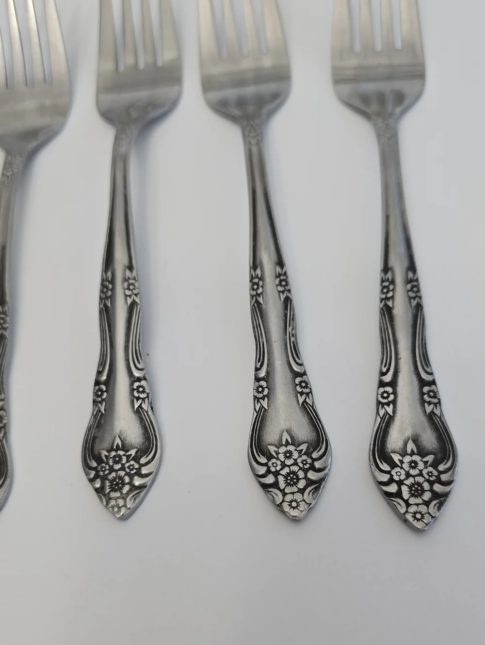 Vintage Rogers & Co Set Of 5 Korea Stainless Forks Floral Alexis 7